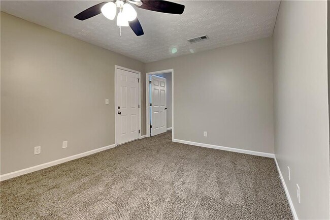 Building Photo - 903 Tucker Ln