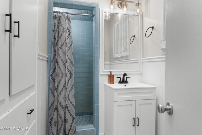 Building Photo - 501 Daspit St