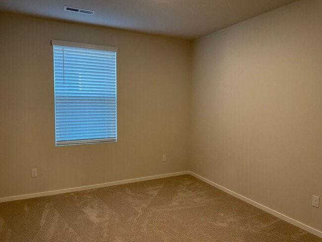 Building Photo - Don’t Miss This! Spacious Vancouver Home with Large Yard & Double Garage.