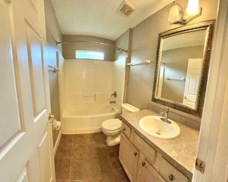 Guest Bath - 1410 Soaring Flight Way