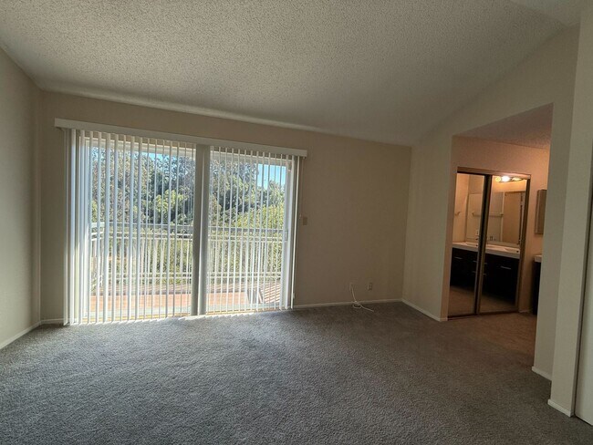 Building Photo - 3 Bed 2.5 Bath Available NOW!!! 2 Car Gara...