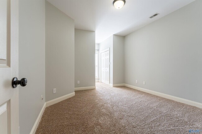 Building Photo - 525 W Mossyleaf Dr SW