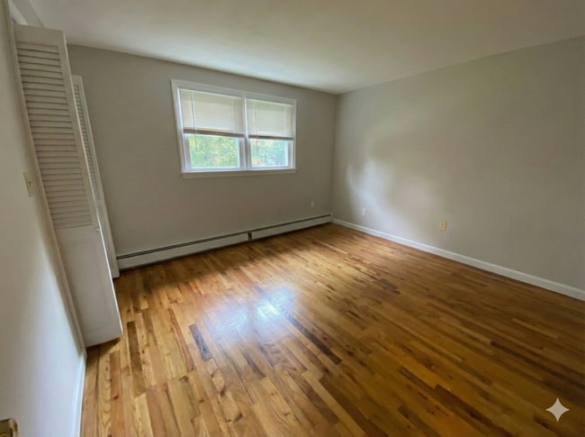 Building Photo - 144 E Main St