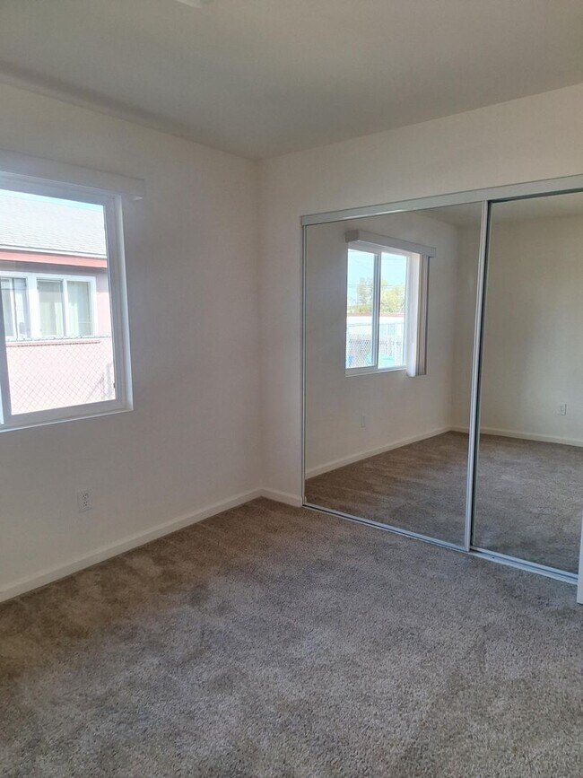 Building Photo - 4888 Clairemont Dr