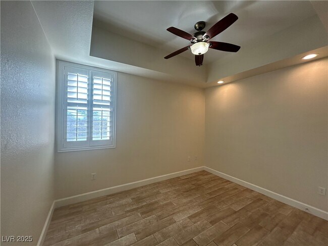 Building Photo - 67 E Agate Ave