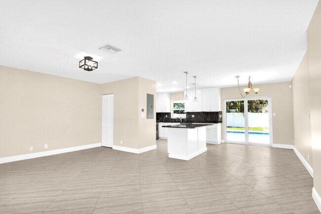 Building Photo - 105 Palamino Cir