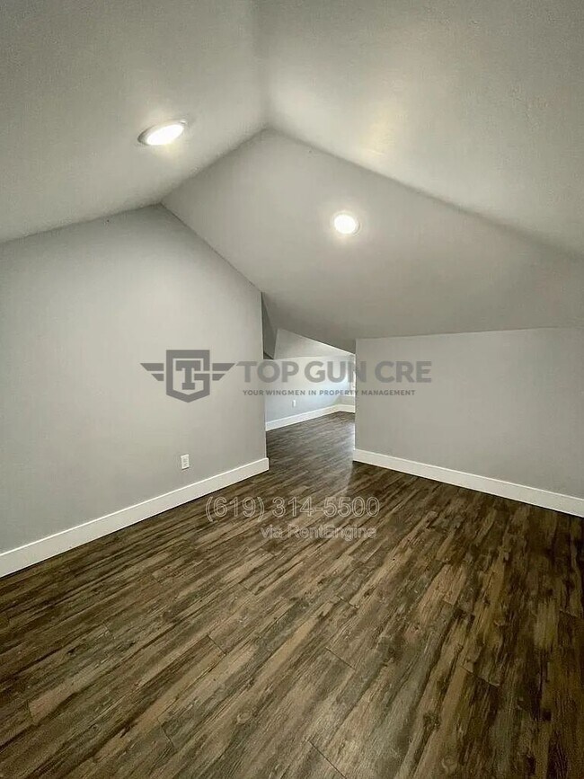 Building Photo - 643 S 31st St