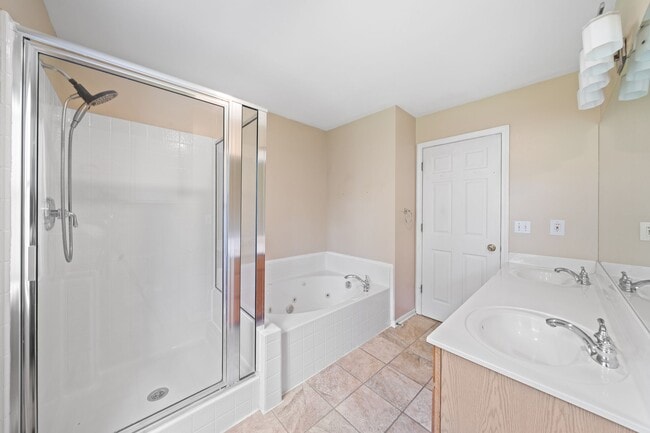 Building Photo - 406 Lakewood Dr