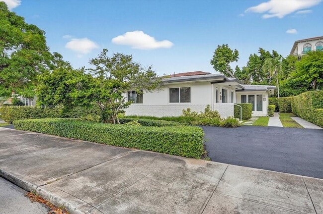 Building Photo - 349 Santander Ave