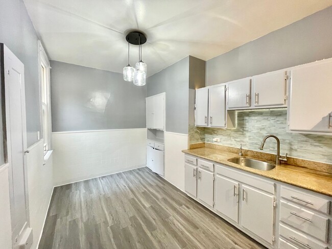 Building Photo - Prime North Beach 3Bed/1Bath with City Vie...