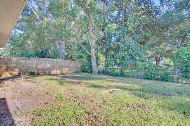 Building Photo - North Pensacola newer construction home– O...