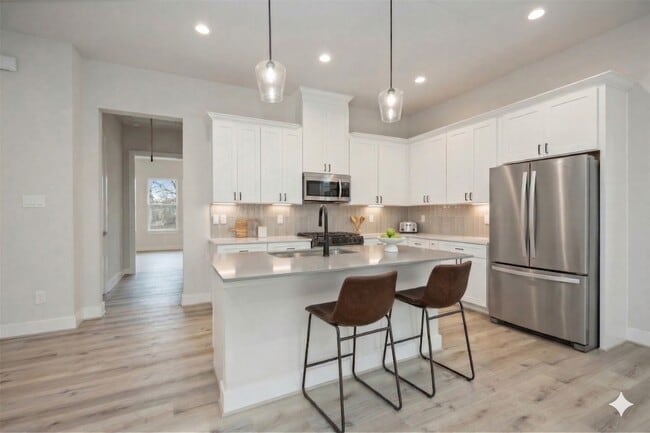 Building Photo - 6110 De Campo St