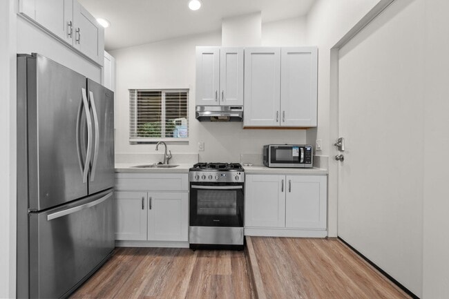 Building Photo - Detached 1 bedroom!