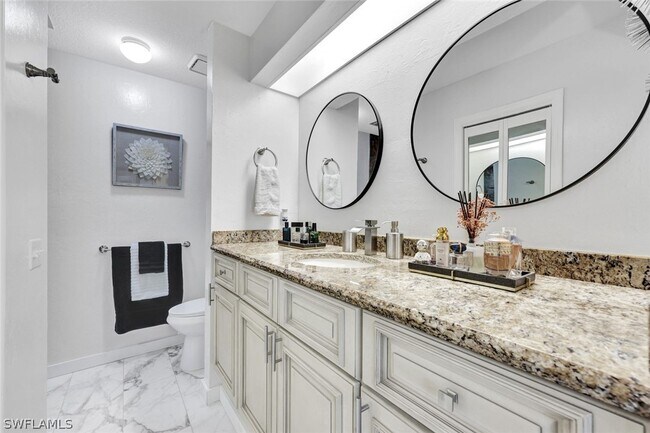 Building Photo - 1599 Trafalgar Ln