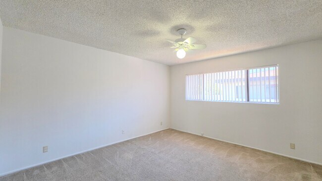 Building Photo - 1086 Springfield St