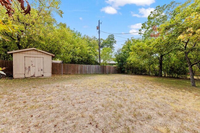 Building Photo - 103 W Croslin St