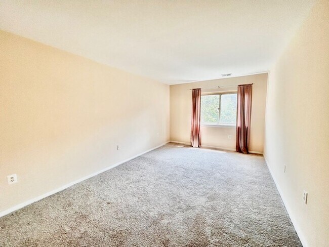 Building Photo - Cozy Oasis in Rockville!