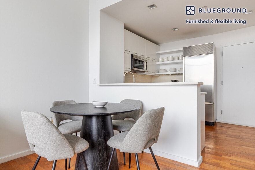 Building Photo - 635 W 42nd St