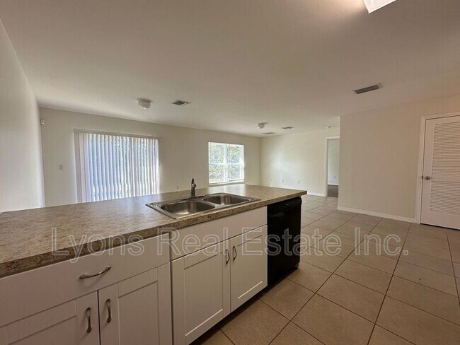 Building Photo - 5521 Gillot Blvd