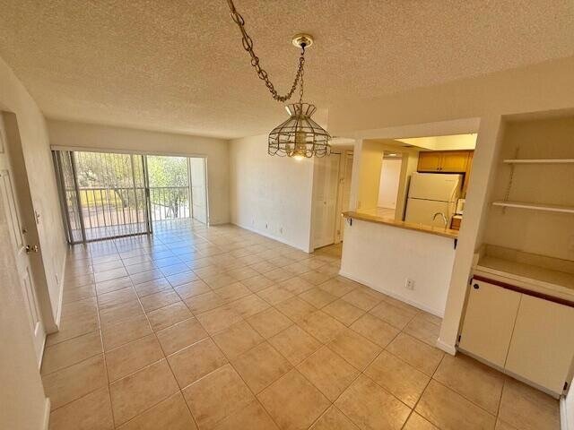 Building Photo - 1500 SE Royal Green Cir