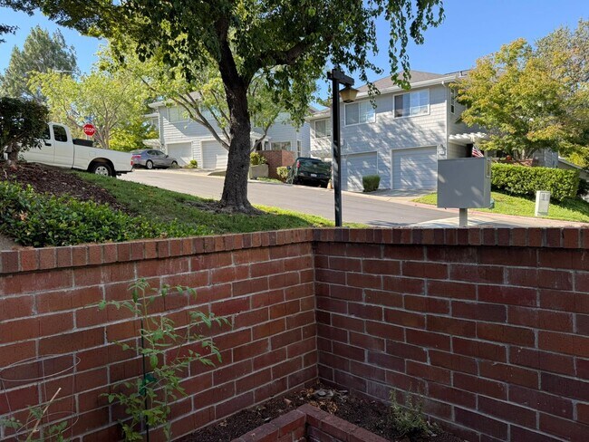 Building Photo - Beautiful 3-Bedroom Condo with Private Out...