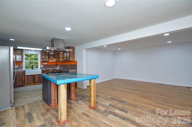 Building Photo - 5821 Hornet Dr