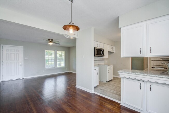 Building Photo - 10226 Envoy St