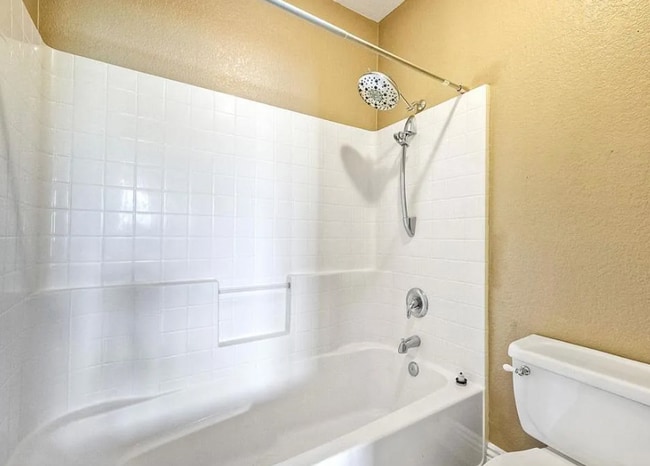 Building Photo - Three Story Townhome Overlooking Singing H...