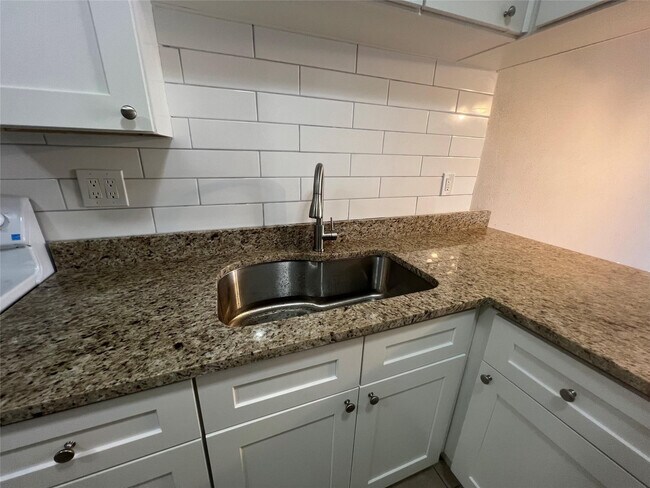 Building Photo - 179 SE 3rd St