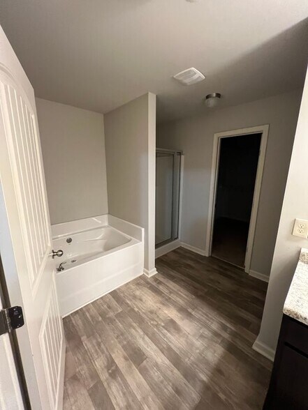 Building Photo - 229 Turtle Creek Dr