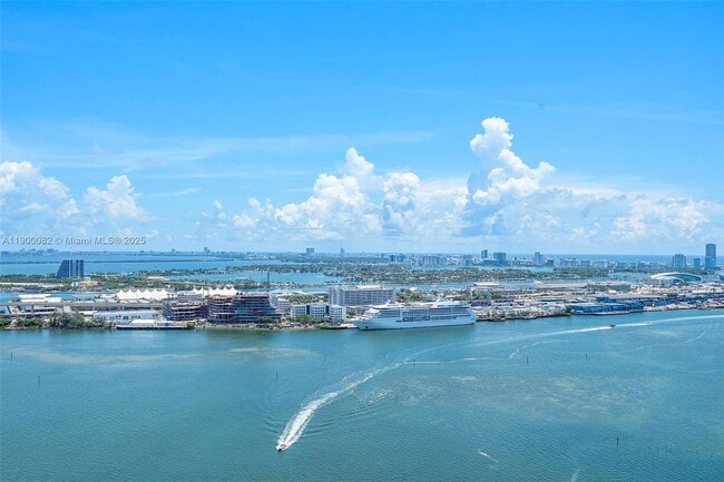 Building Photo - 900 Brickell Key Blvd