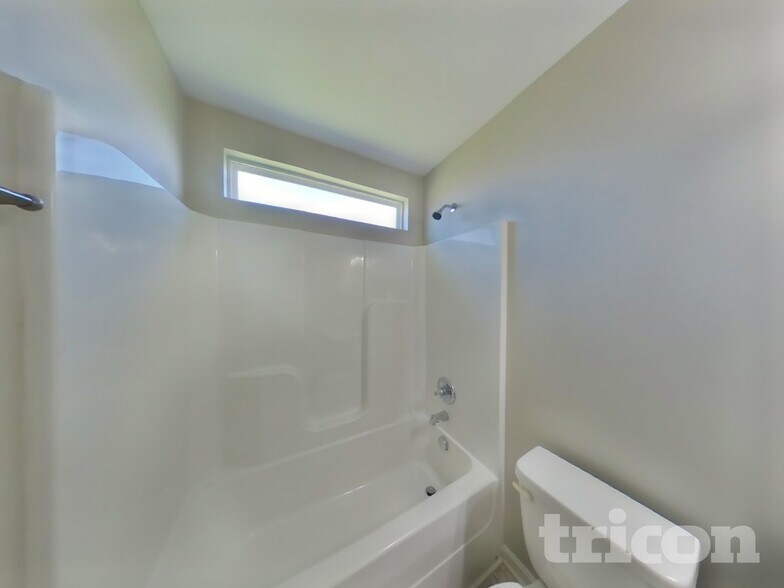 Building Photo - 323 Stratford Park Blvd