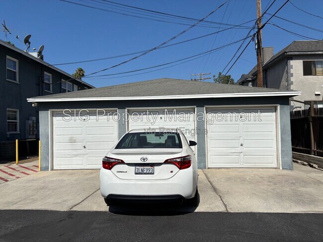 Building Photo - 629 W Glenoaks Blvd