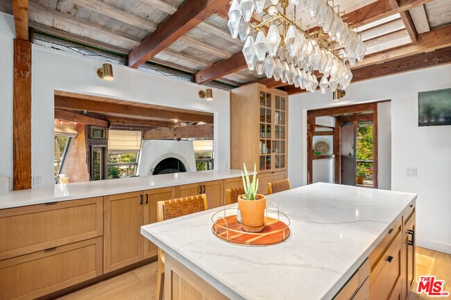 Building Photo - 516 Latimer Rd