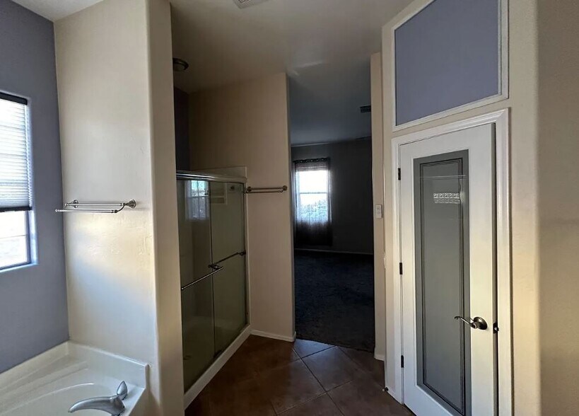 Building Photo - 538 W Chatfield St