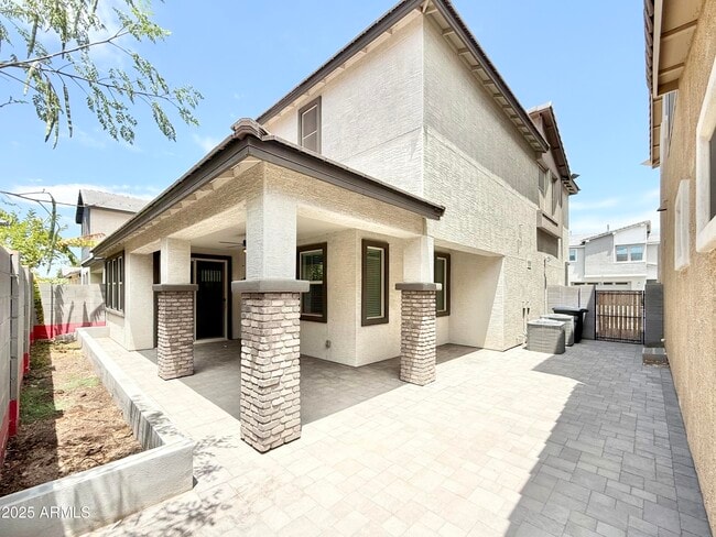 Building Photo - 735 W Derringer Way