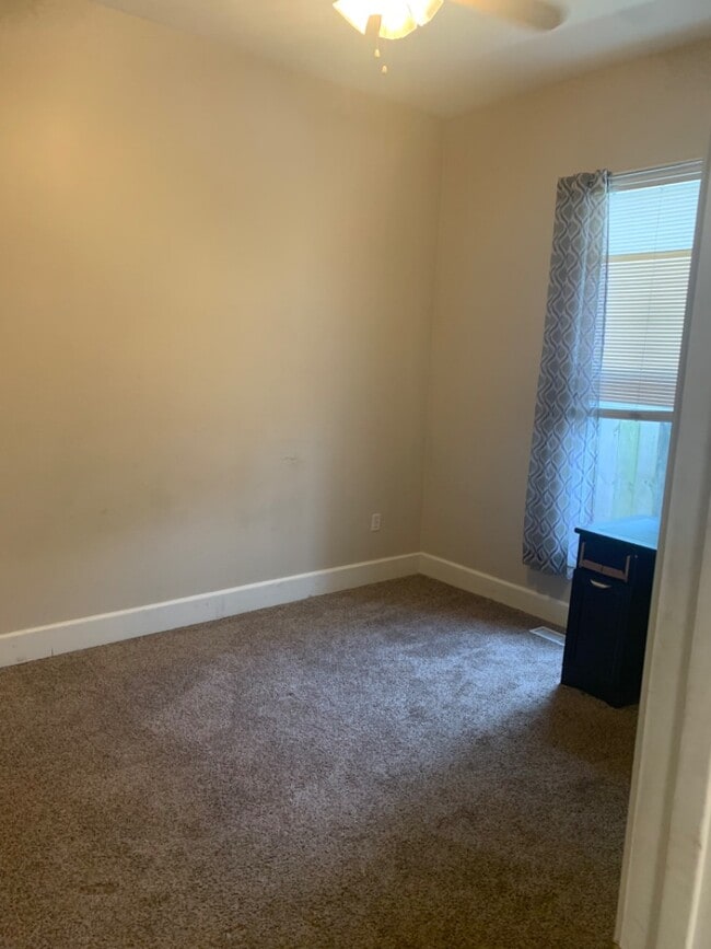 Building Photo - 606 California St