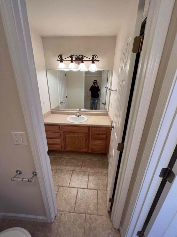 Building Photo - 138 Vernon St