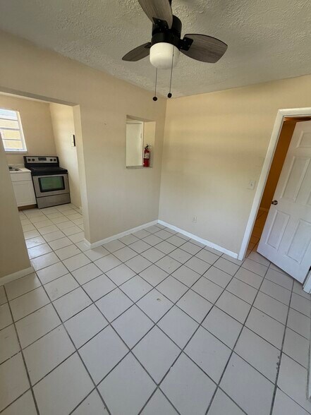 Building Photo - 1628 S Dixie Hwy