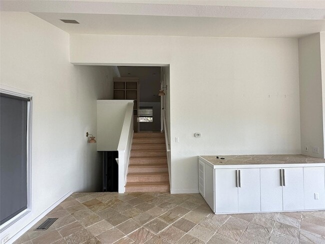 Building Photo - 5206 Scenic View Dr