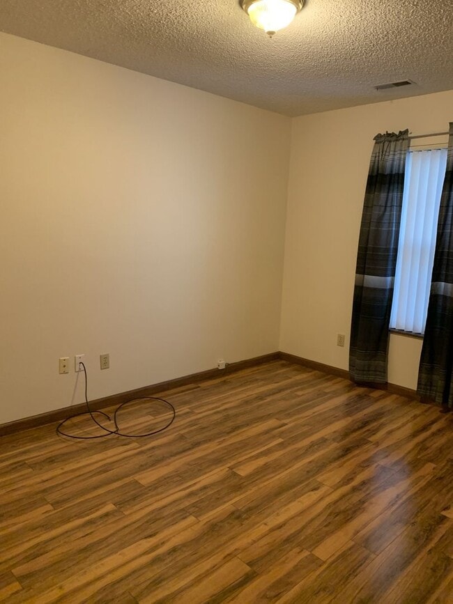 Building Photo - 32 Rabbit Trail Dr