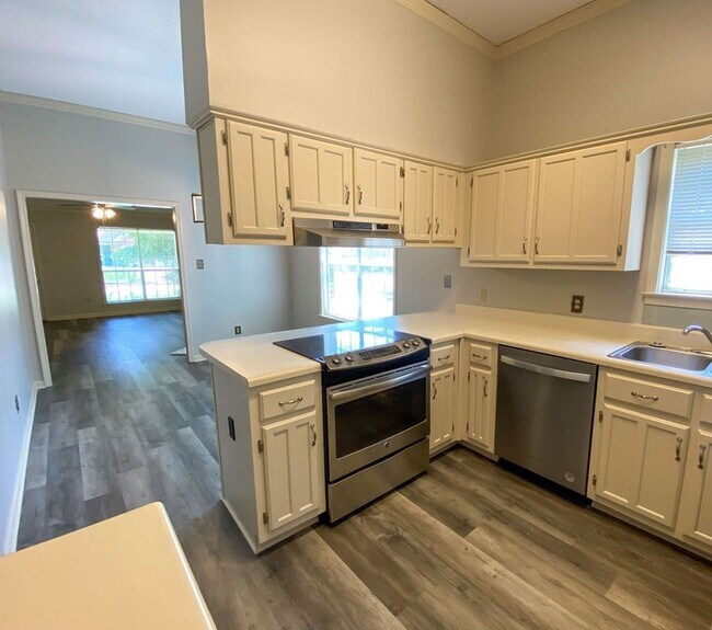 Building Photo - 3 bed, 2 bath in Lakeland near Stonebridge Golf Course