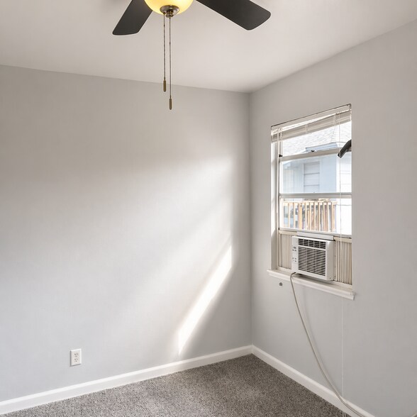 Building Photo - 208 12th Ave N