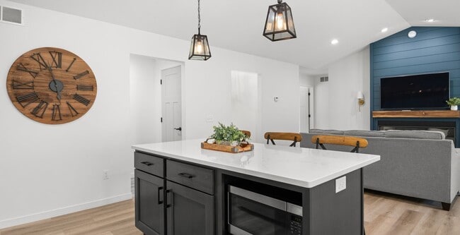 Building Photo - Furnished Home with Modern Amenities in Williamsburg