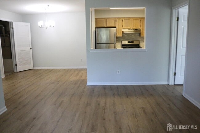 Building Photo - 732 Waterford Dr