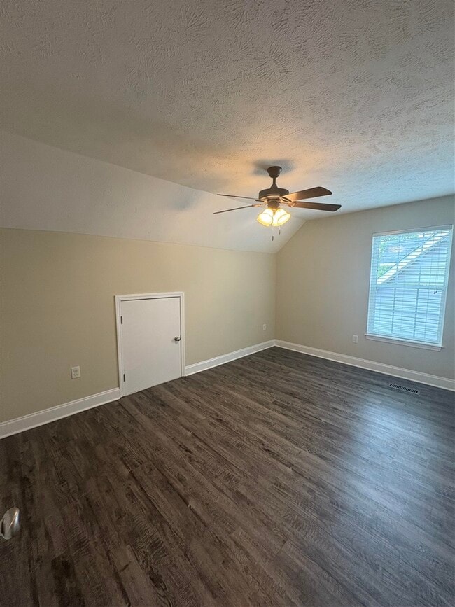 Building Photo - 1517 Kenton St