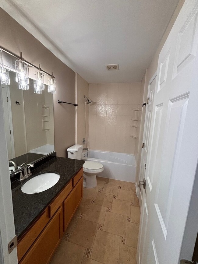 Building Photo - 2712 Woodmere Dr