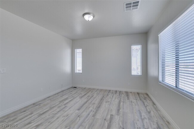 Building Photo - 778 Easter Lily Pl