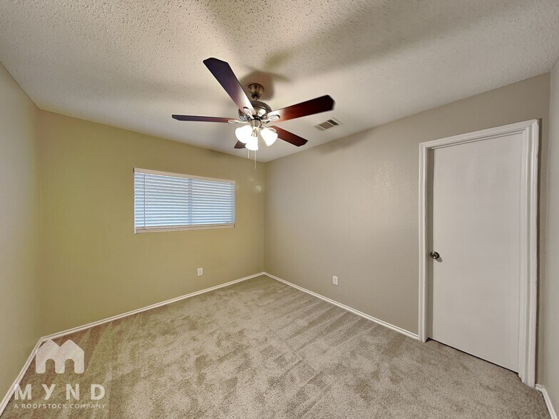 Building Photo - 4908 Thorn Hollow Dr