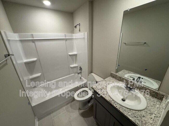 Building Photo - 229 Sidney Oaks Dr